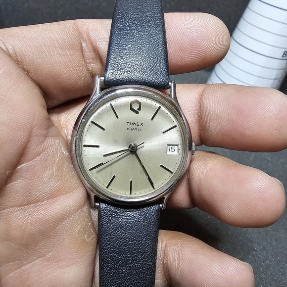 Vintage Timex Quartz Watch Date Just Dial Not Working For Parts Or Repair - Picture 1 of 7